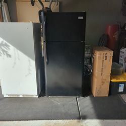 Frigidaire Refrigerator with Top Freezer