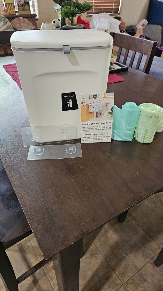 2-gallon kitchen countertop trash can