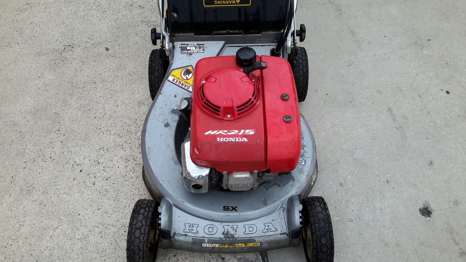 Honda self propelled lawn mower with bag model hr215 aluminum deck runs