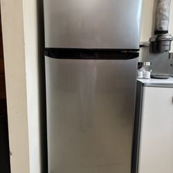7.6 cu. ft. Refrigerator 