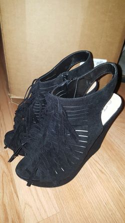 Black wedges