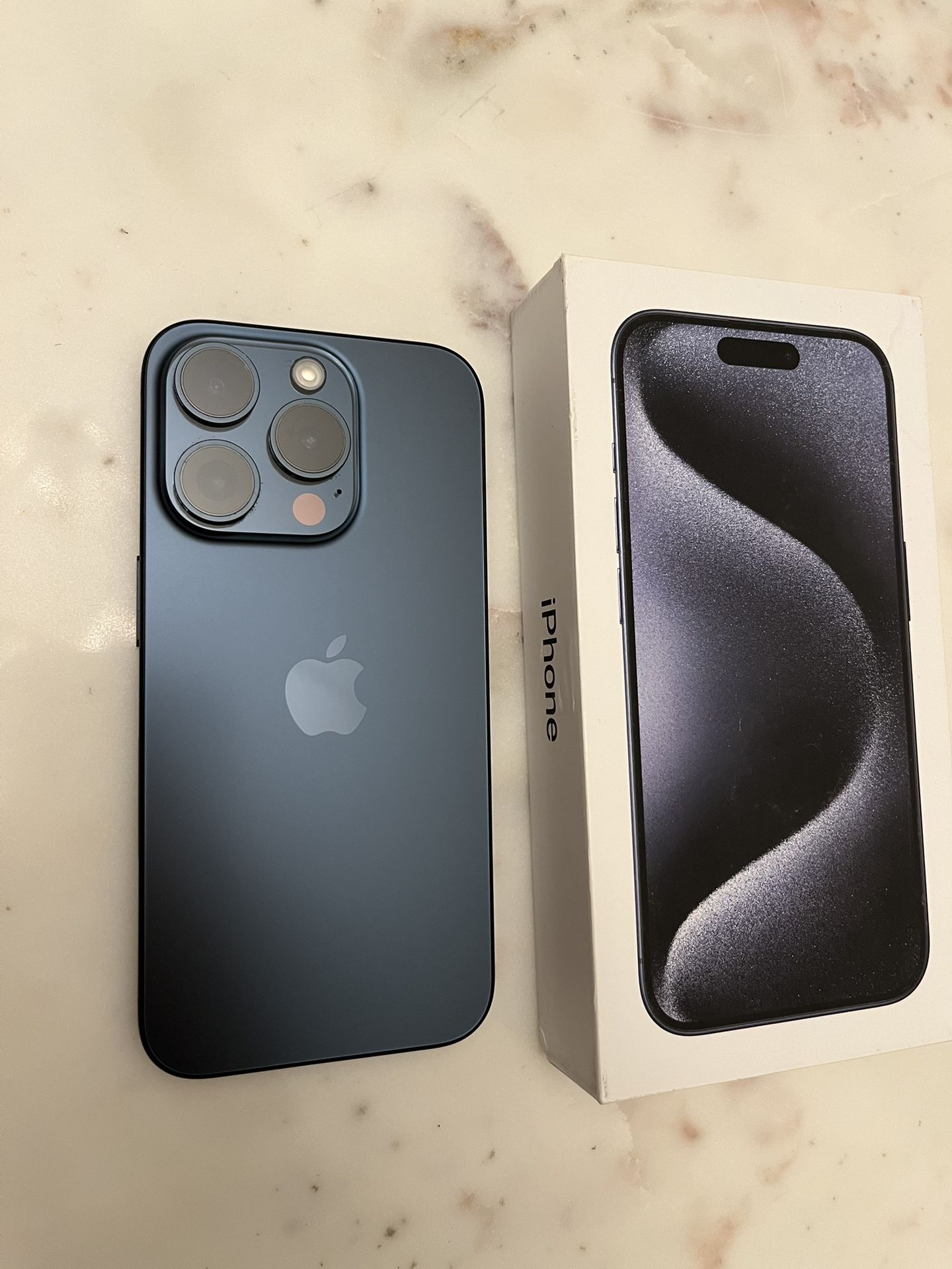 iPhone 15 Pro - UNLOCKED - 256 GB