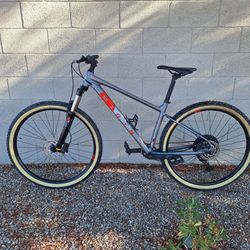 MARIN BOBCAT TRAIL 5 MOUNTAIN BIKE 29 ER 1 X 11 SPEED ( MEDIUM) CHECK MY OTHER BIKES 