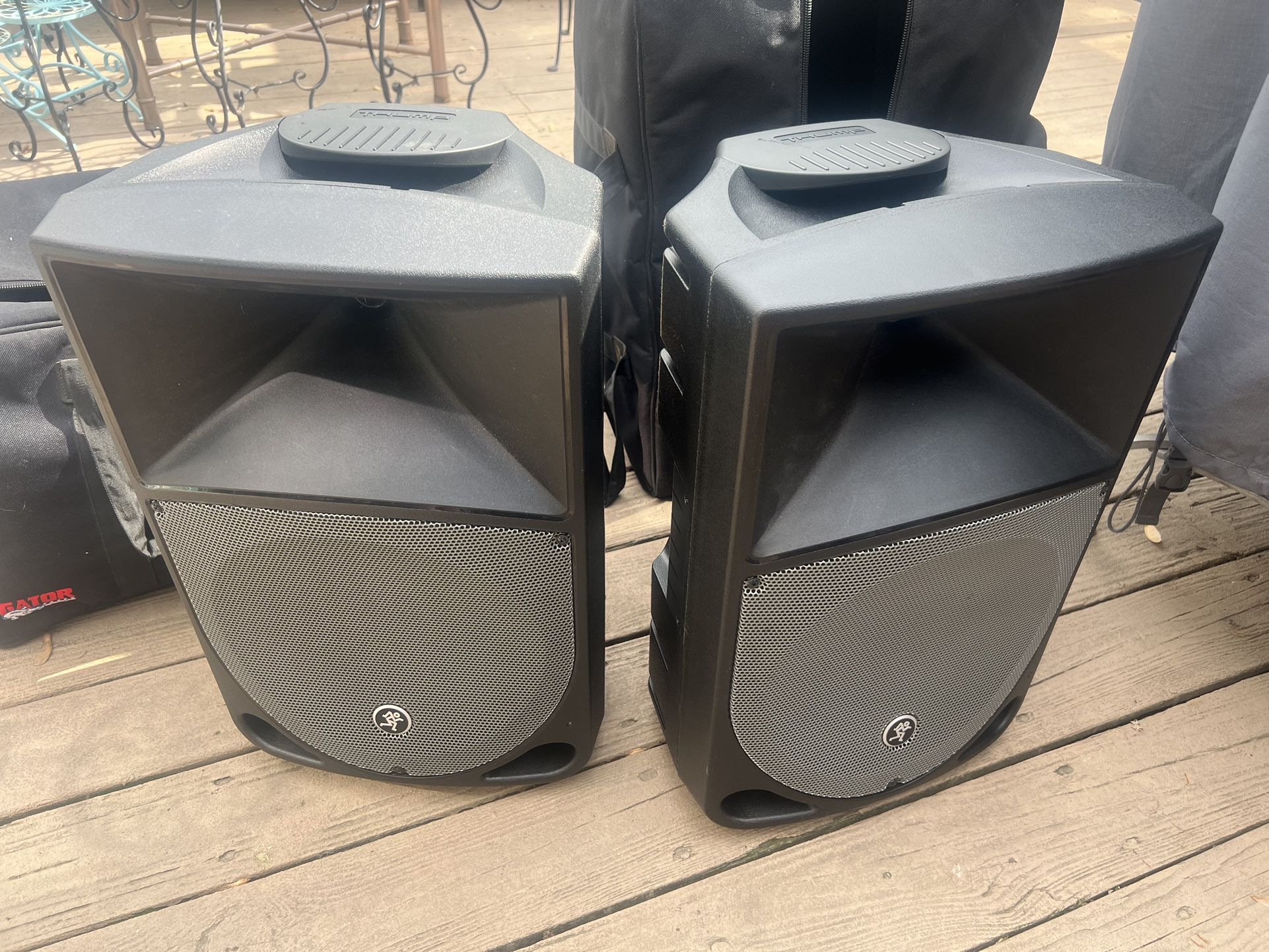Two Mackie Thump TH-12A 2 Way Powered Loudspeakers with Gator GPA Speaker Bags