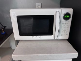 Nostalgia Retro Countertop Microwave White