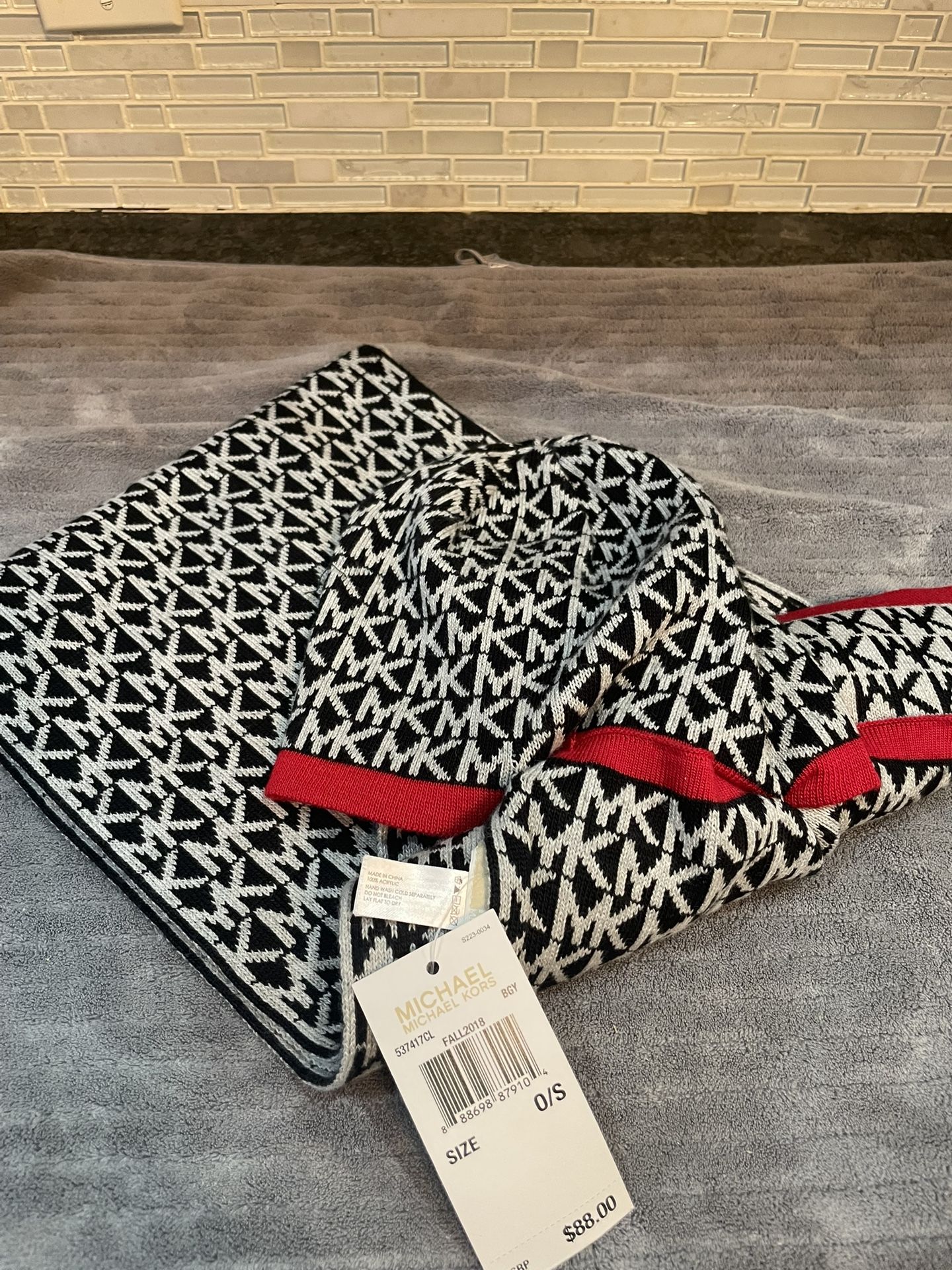 MICHAEL KORS SCARF & HAT SET BLACK/WHITE MK LOGO RED tRIM NEW AUTHENTIC