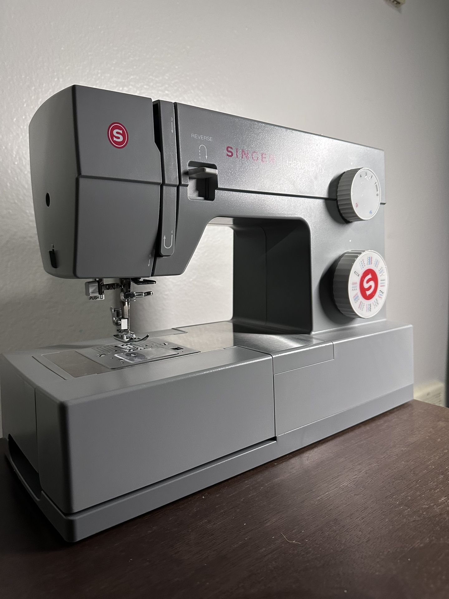 Singer Heavy Duty Sewing Machine – Tested, Excellent Condition