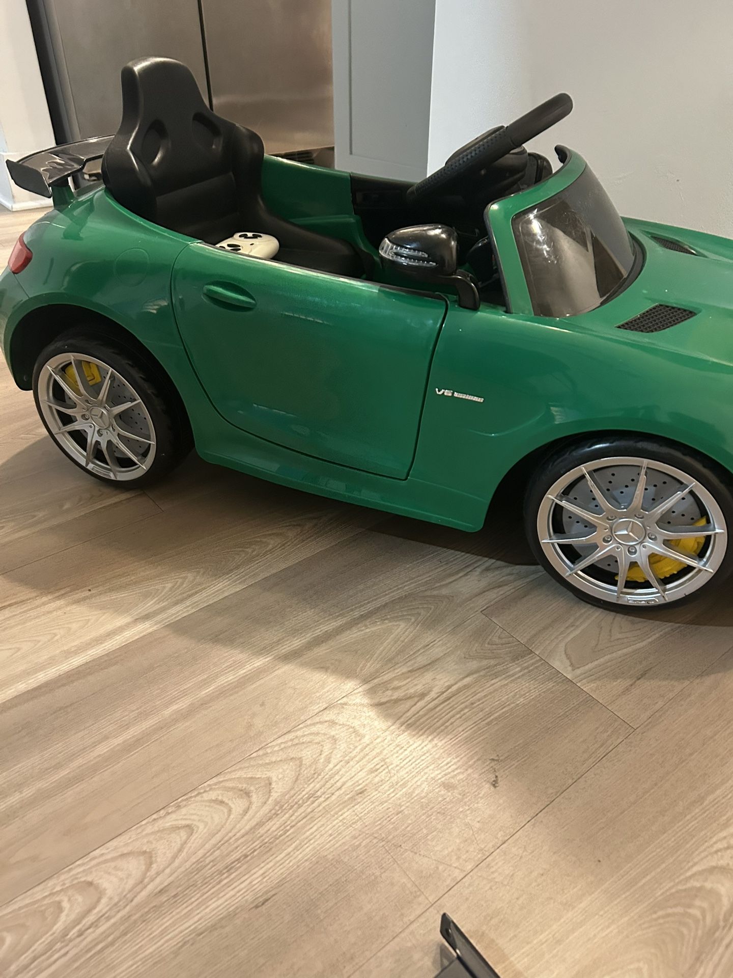 Mercedes Remote & Self-Driving Car — CHARGER+REMOTE INCLUDED.