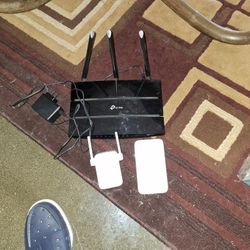Tp Link Ac1750 WiFi Router And Tp Link Extenders