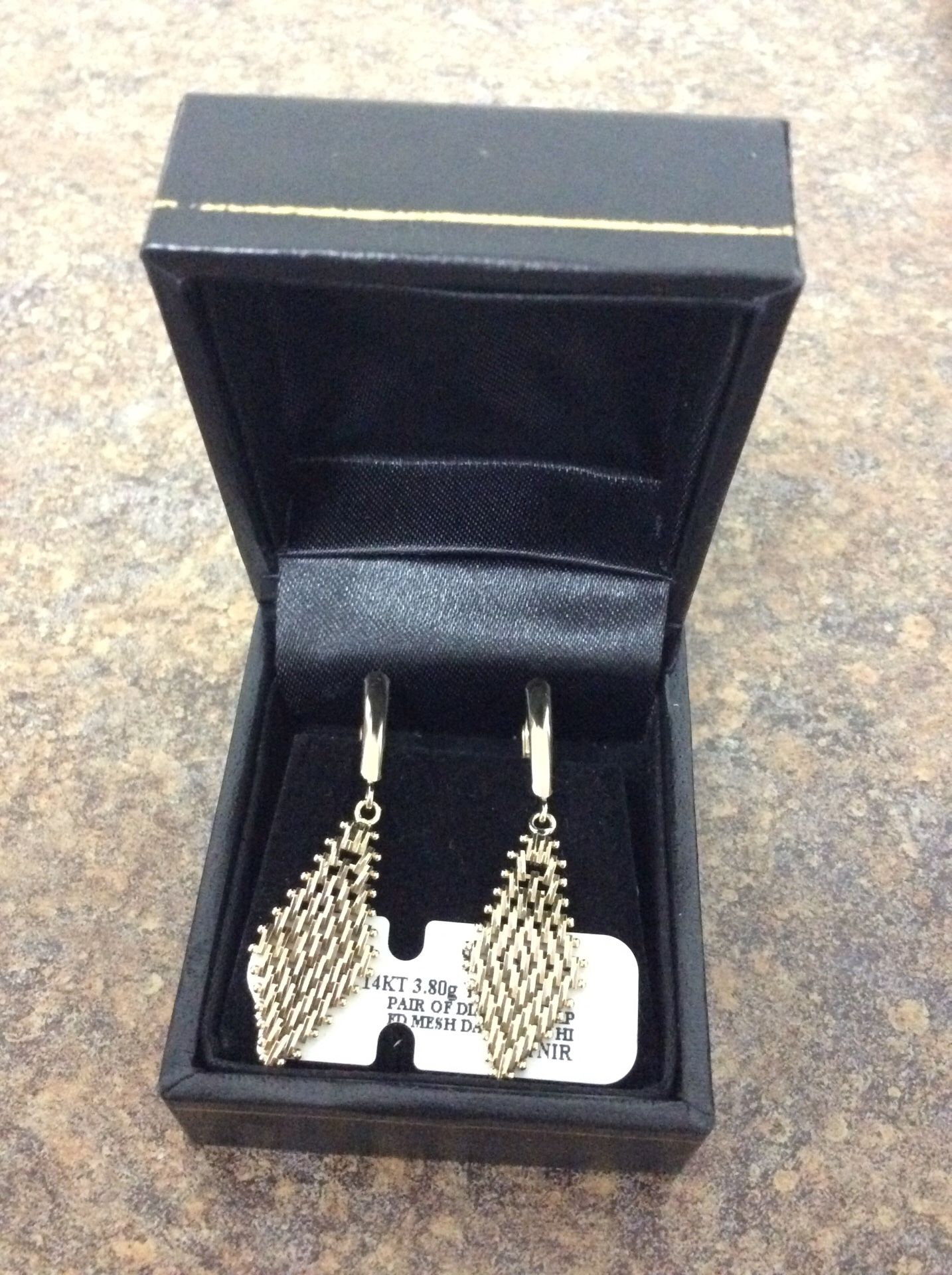 14 kt 3.80 g yellow gold pair of diamond shaped mesh dangle earrings inventory code 9291526536