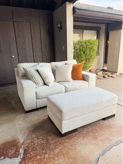Cream couch ( delivery available )