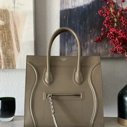 Selling To Donate To Local Food Banks - Celine Phantom Luggage Tote