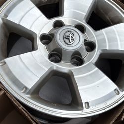 2012 Toyota tacoma wheels 17” good condition 