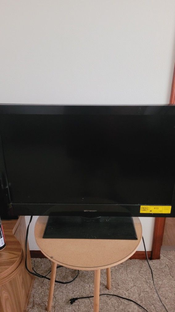 32in EMERSON LCD TV