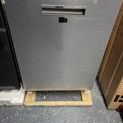 GE Cafe dishwasher Platinum Glass