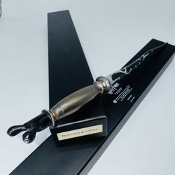 Universal Parks Wizarding World Of Harry Potter Professor Slughorn Wand Colector  Preowned. Came from an adult collection. Is in perfect condition. Bo