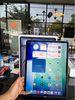 iPad Air 13” (M3) 128GB Wi-Fi + Cellular! 90 Day warranty! We offer financing.