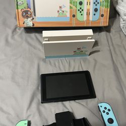 Nintendo Switch Animal Crossing Edition Barely Used. Complete Bundle With Box 