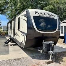 *GIANT FULLY LOADED TRAVEL TRAILER! 2 BATHROOMS! 2 AC UNITS! 3 TV'S!*