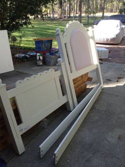 Girls Princess twin bed