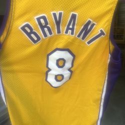 Kobe Bryant, Nike jersey, stitched, number 8 Los Angeles Lakers, men’s large 