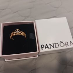 BRAND NEW PANDORA TIARA RING & SIZE 7-7.5.......😁😊😍