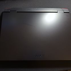 Acer nitro 5 comes with accessories