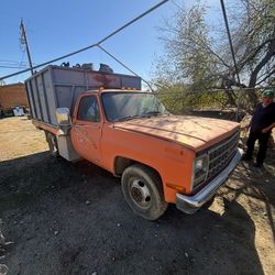 1989 Chevrolet 1989 Chevy 6.2 liter diseal engi • Dump truck