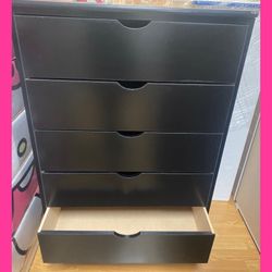 Dresser / Five drawers dresser