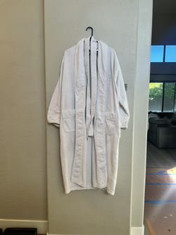 LIKE NEW One Size Unisex Carnival Cruise Suite Robe- Honeycomb Weave Bathrobe
