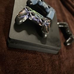 PS4 Slim 