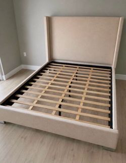 Cama beige de tela / bed frame