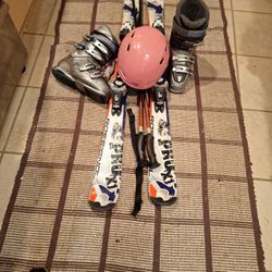 110cm Rossignol Skis Technica Boots 23.5 Zoom Helmet 48-53cm Poles