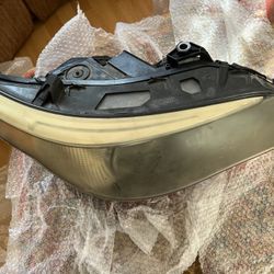 2004 BMW 530i Passenger Side Headlight