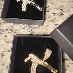 VVS Mossanite DIAMONDS AK Pendant (BRAND NEW)