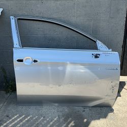 2019 - 2022 Toyota Avalon Hybrid Front Passenger Door OEM