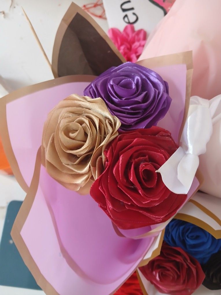 Ramos 10$ For 3 Roses And 3 For Pen