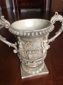 Historic Vase (H:25” , W:30”)