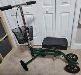 🟢 KneeRover Steerable Knee Scooter – Foldable Knee Walker w/ Basket – Excellent Condition