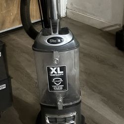 Shark Professional Navigator Lift-Away UV550 Upright Vacuum with XL Dust Cup