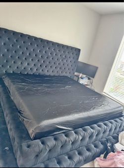 BLACK UPHOLSTERED PLATFORM BED 🖤✅🛏️🖤✅