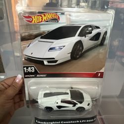 Hot Wheels Premium 2023 White Lamborghini Countach LPI 800-4 #1 1:43 Scale