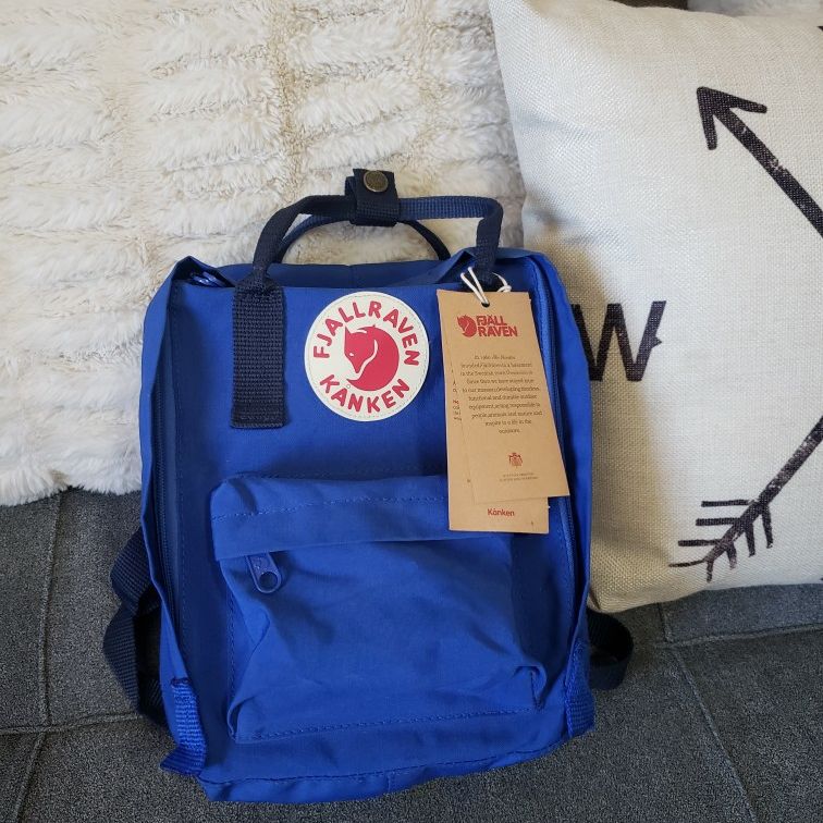 fjllrven kanken mini 7l FjallRaven and a PE foam seat cushion in the back pocket for added comfort Fjall Raven Kanken Mini Bag