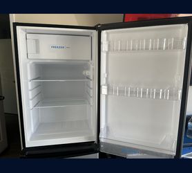 Fridgaire Mini Fridge