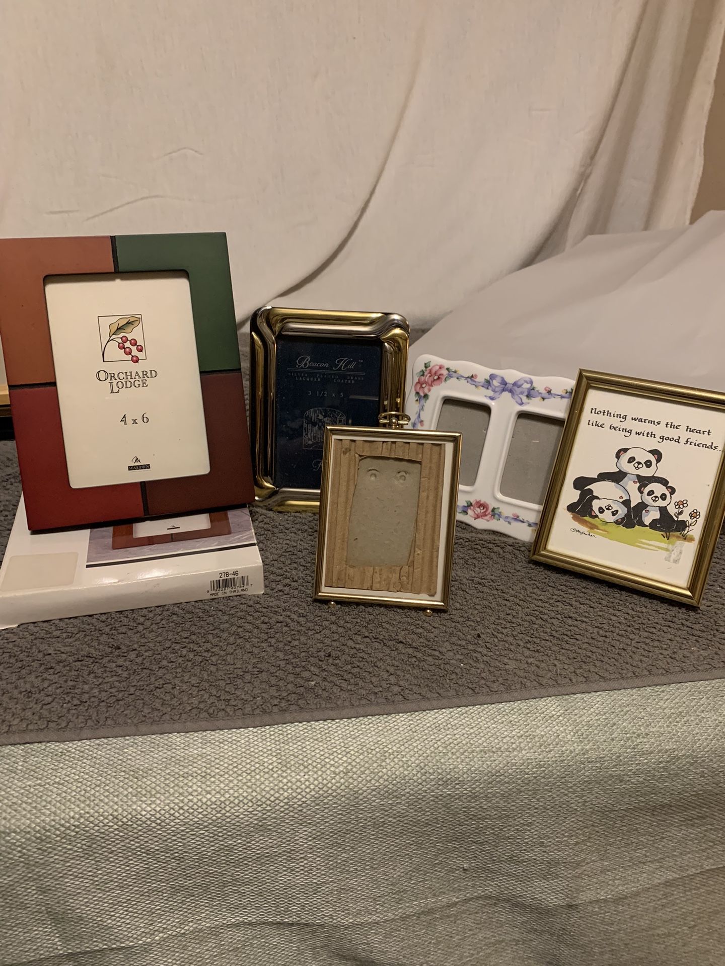 4 Picture Frames & 1 Frame W/ a Saying On It. for Sale in Phoenix, AZ