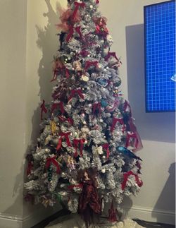 Holiday 4- months until Christmas 🎄 tree w/ decorations