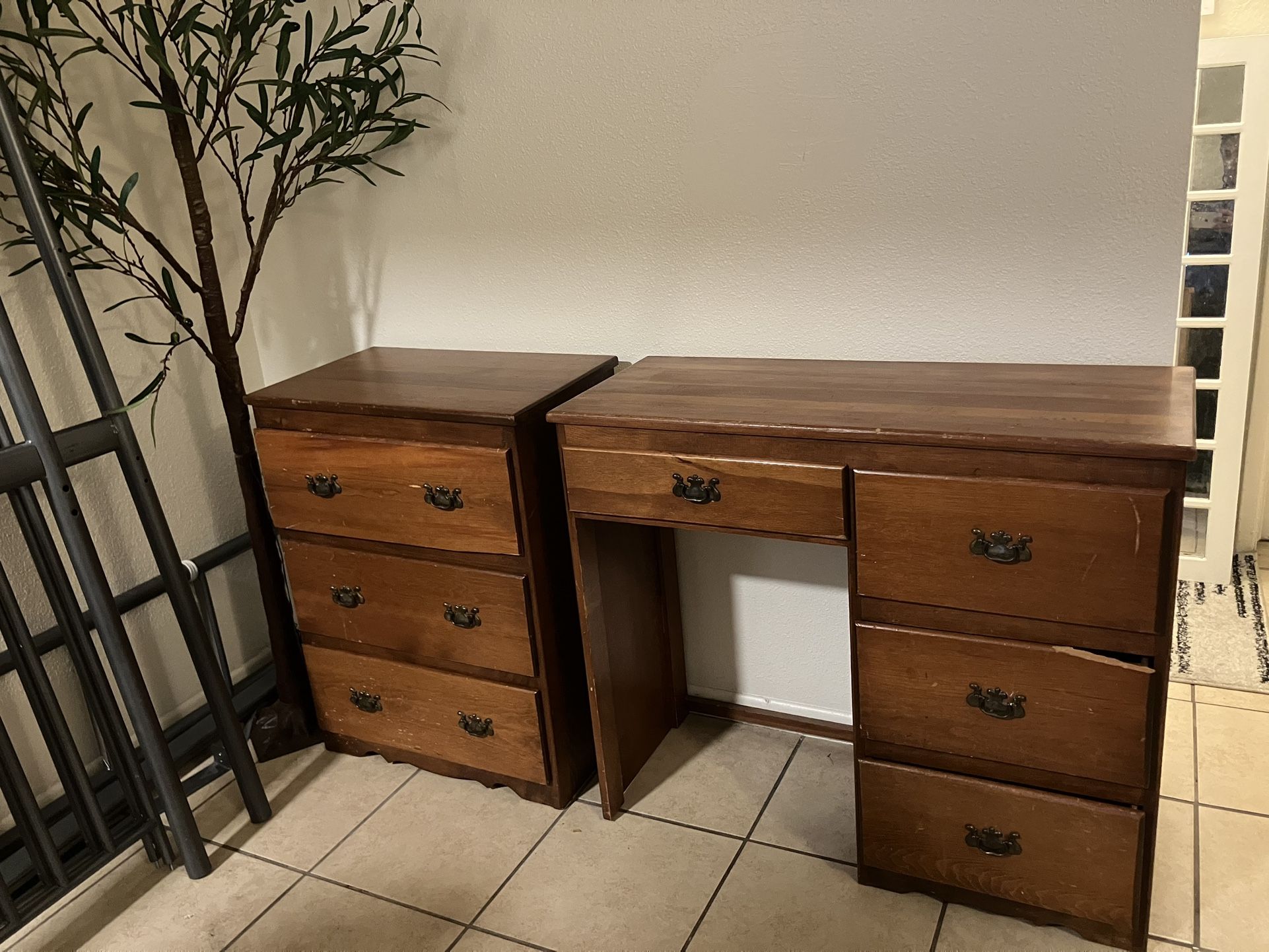 🪞 Vintage Desk & Dresser Set – Timeless Charm for Your Space