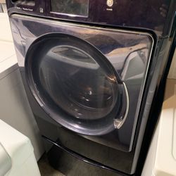 Kenmore digital washer on pedestal very nice