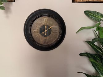 24” Elegant Clock-Perfect time and  Perfect Condition