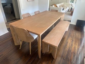 Castlery Casa Oak Finish Dining Table + Bench (86.6”) – Like New